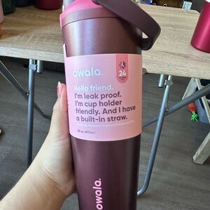 Owala FreeSip Sway Stainless Steel Water Bottle / 30oz / Color: Black Cherry